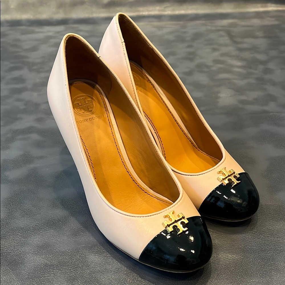 Tory Burch Black and Cream Heels with Elegant Two-Tone Design